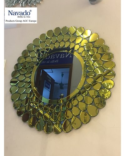 Gương treo tường phòng khách peacock gold